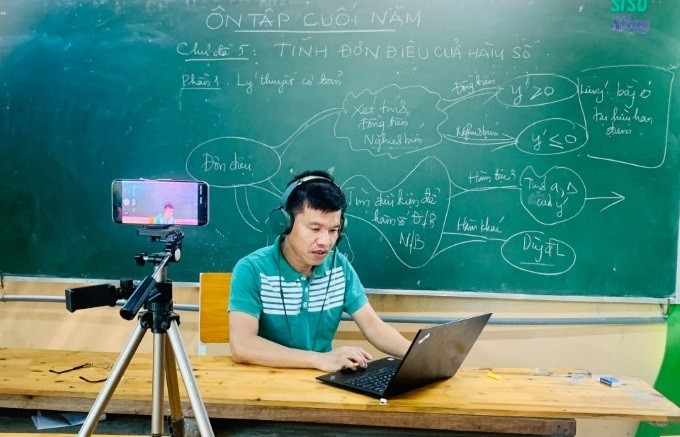 Dạy học trực tuyến tại Trường THPT Hoàng Mai (thị xã Hoàng Mai, Nghệ An).