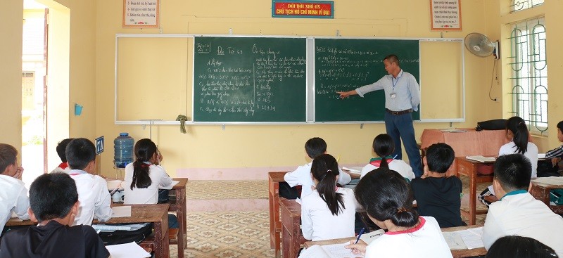 Học sinh Trường Tiểu học và THCS Tân Hợp (huyện Tân Kỳ, Nghệ An) từ năm học tới sẽ bị cắt hỗ trợ do xã không còn đặc biệt khó khăn Khu vực 3 