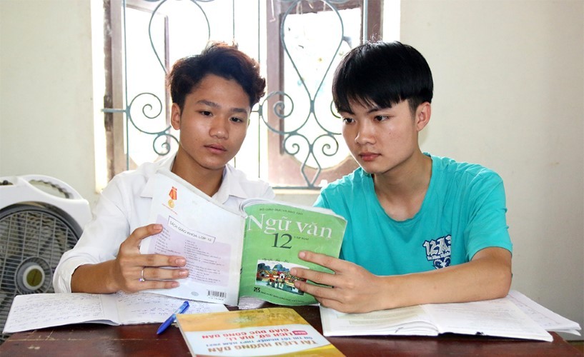 Được miễn phí về chỗ ở, học sinh dự thi tại Trường THPT Văn Miếu (Thanh Sơn – Phú Thọ) yên tâm ôn tập. Ảnh theo báo Phú Thọ