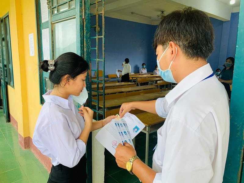 Gọi thí sinh vào phòng thi tại Điểm thi Trường THPT Bác Ái (Bác Ái – Ninh Thuận).	Ảnh: Đức Trí