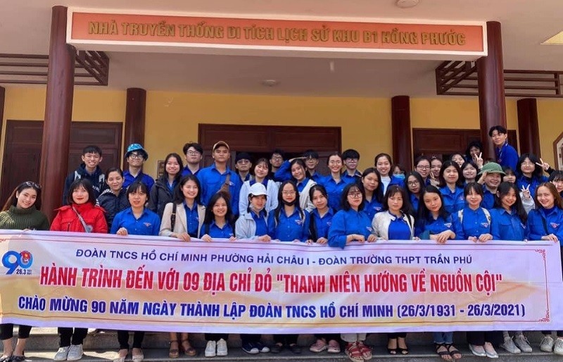 Học sinh Trường THPT Trần Phú tham gia hành trình về nguồn, đến với các “địa chỉ đỏ” tại Đà Nẵng. 