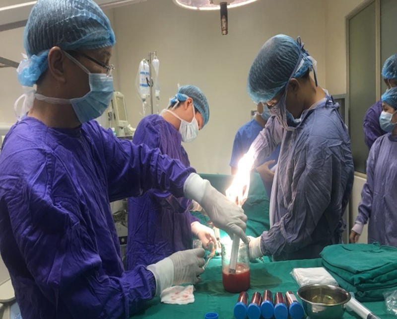 Phẫu thuật cấy ghép tế bào gốc tại Bệnh viện Trung ương Quân đội 108.