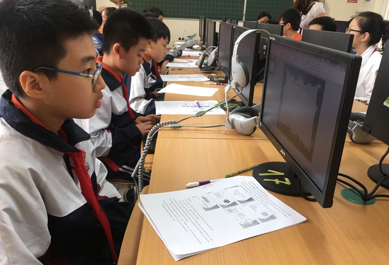 Học sinh Trường Tiểu học Trưng Vương (quận Hoàn Kiếm, Hà Nội) trong giờ thực hành môn Tin học.