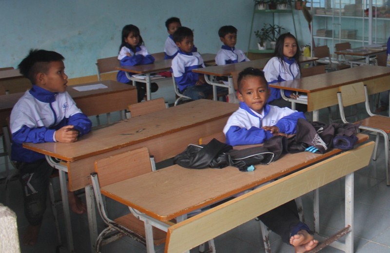 Học sinh Trường Phổ thông Dân tộc Bán trú Tiểu học và THCS Krong (xã Krong, huyện Kbang, Gia Lai) vẫn còn nhiều khó khăn, thiếu thốn.