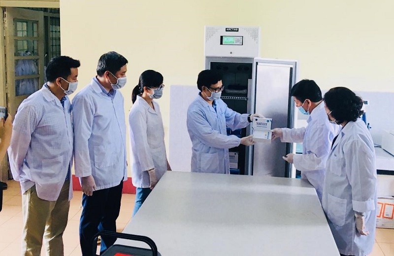 Cán bộ, giảng viên, sinh viên Trường ĐH Khoa học (ĐH Thái Nguyên) đã nghiên cứu và phát triển bộ sinh phẩm phát hiện virus SARS-CoV-2 bằng kỹ thuật Realtime PCR. Ảnh: NTCC