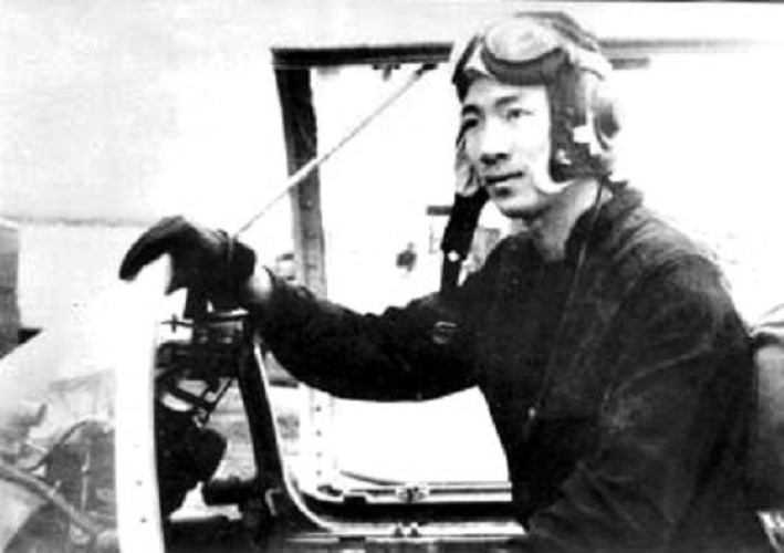 Liệt sĩ – phi công Hoàng Tam Hùng trong 8 phút bắn rơi 2 máy bay.