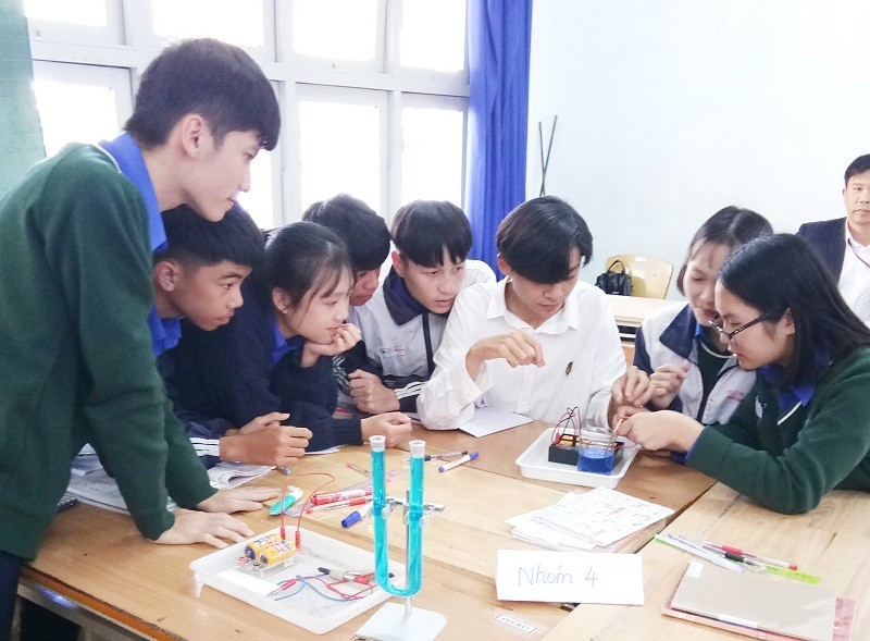 Học sinh Trường THCS - THPT Xuân Trường (Lâm Đồng)  trong giờ thực hành. Ảnh minh họa