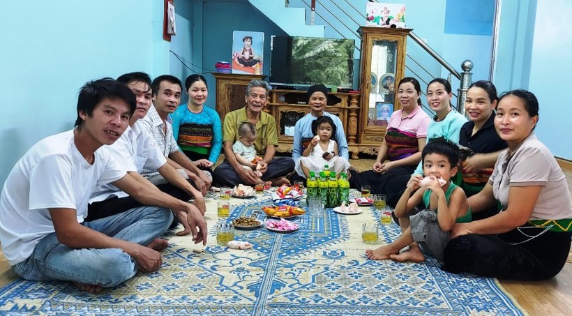 Bữa tụ họp gia đình, có mặt 5 con dâu của cụ Lương Văn Thoan và Hà Thị Hạt. 