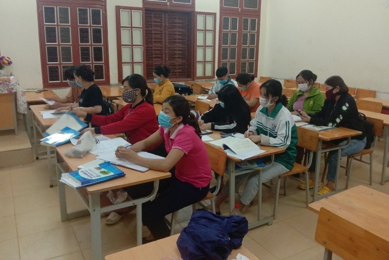 Học sinh TTGDTX Vân Hồ tổ chức ôn luyện trong bối cảnh dịch bệnh.