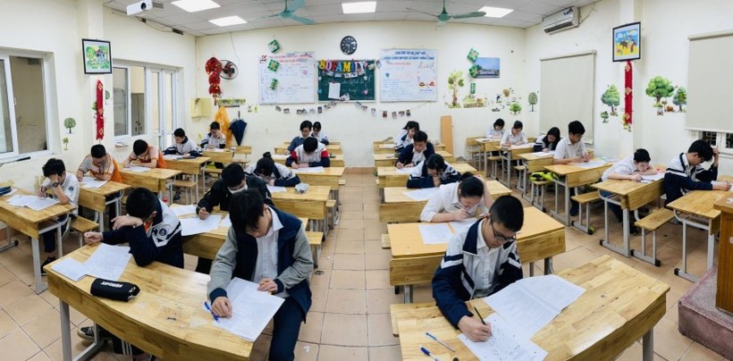 Học sinh khối 9 trường THCS quận Hoàn Kiếm (HN) hoàn thành kì thi học kì II năm học 2020 – 2021. Ảnh minh họa