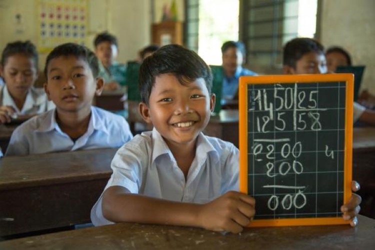 Học sinh Campuchia trong lớp học.