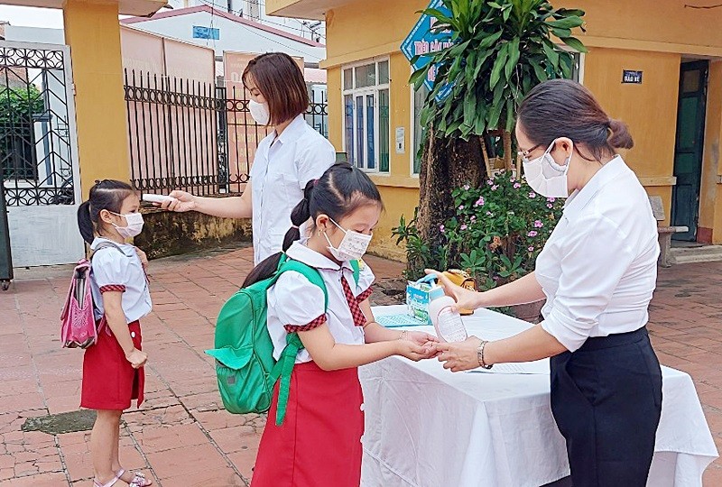Học sinh trên địa bàn TP Bắc Giang trở lại trường trong điều kiện bảo đảm an toàn phòng chống dịch. Ảnh: Đăng Chung