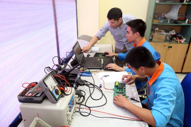 Tiết học thực hành của Trường Cao đẳng Cơ điện và Xây dựng Bắc Ninh.