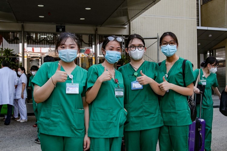 Sinh viên Trường Cao đẳng Y tế Bạch Mai tham gia tình nguyện chi viện cho TP HCM phòng, chống dịch.