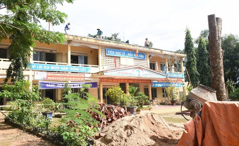 Trường học trên địa bàn tỉnh Kon Tum sửa chữa, chuẩn bị cho năm học mới.