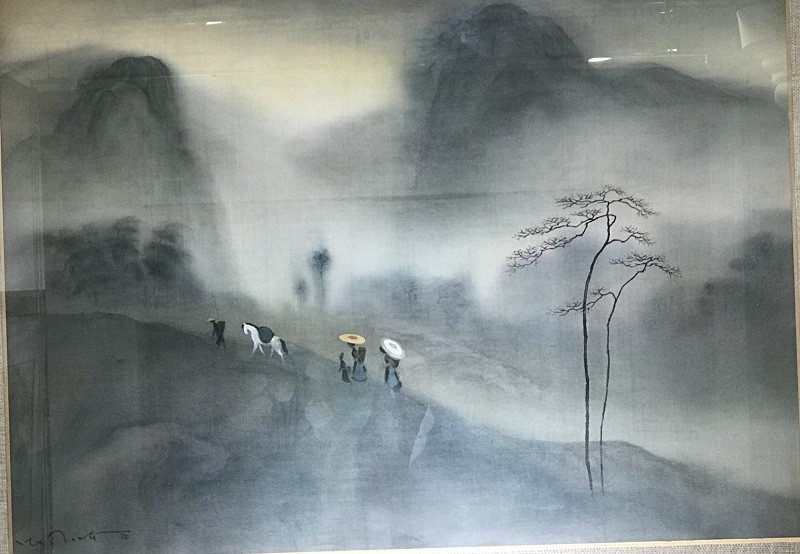Một bức tranh lụa của họa sĩ Mai Long.