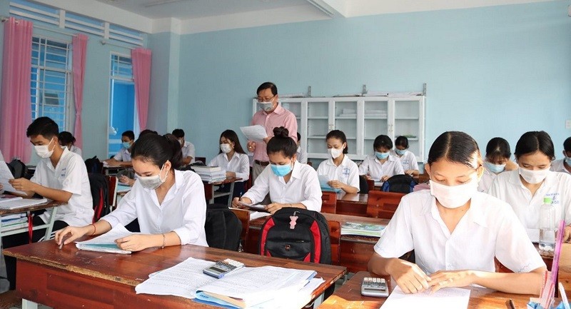 Thầy, trò Trường THPT DTNT Huỳnh Cương (Sóc Trăng) trong giờ học. 
