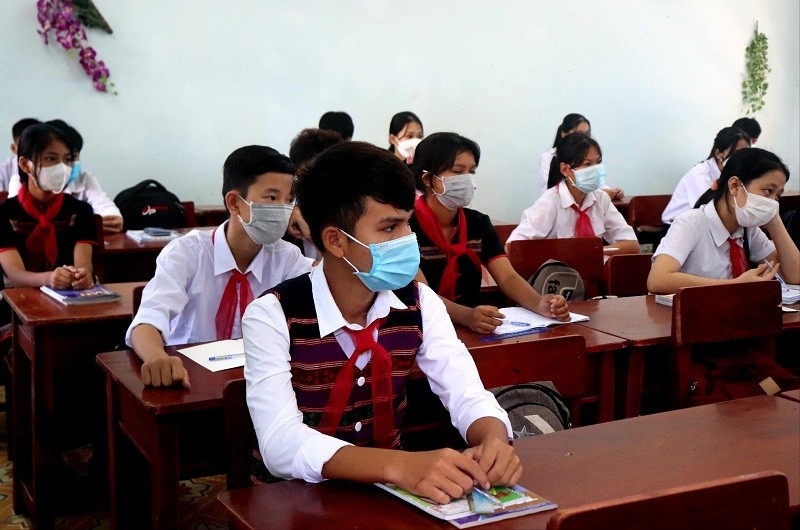 HS Trường THCS Nguyễn Tri Phương làm bài khảo sát sau khi đến trường học trực tiếp. 
