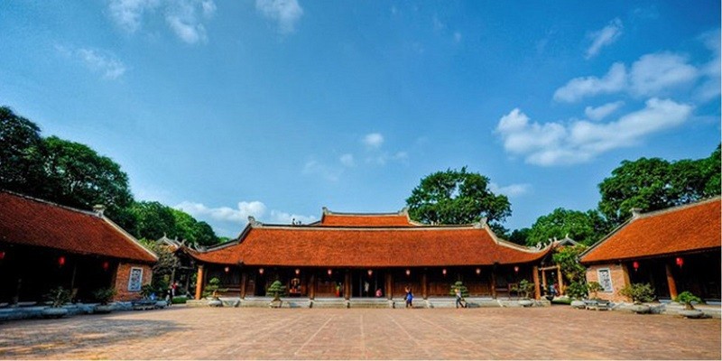 Quốc Tử Giám ở bên cạnh Văn Miếu được coi là trường đại học đầu tiên ở Việt Nam. Ban đầu, trường chỉ dành riêng cho con vua và con các bậc đại quyền quý (nên gọi tên là Quốc Tử). Ảnh minh họa