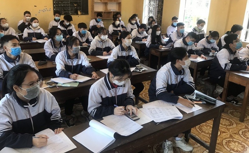 Học sinh Trường THPT Ngô Quyền, TP Nam Định trong giờ học trực tiếp tại trường ngày 24/11. 