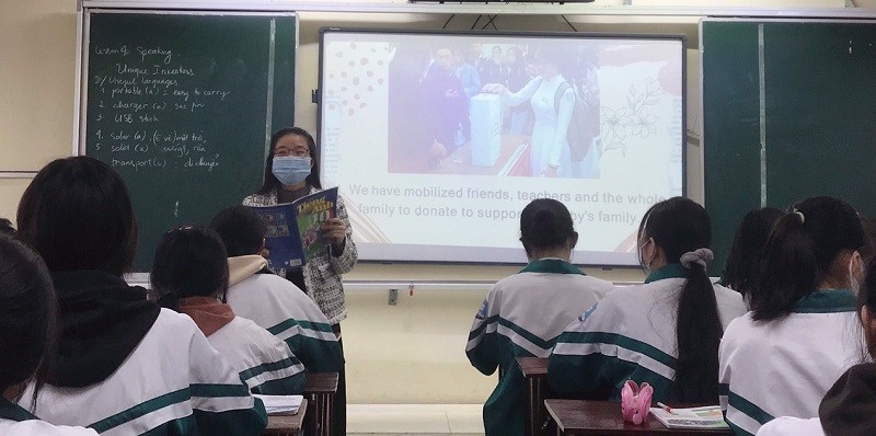 Cô Nguyễn Thị Hà trong một giờ dạy học. Ảnh: NVCC
