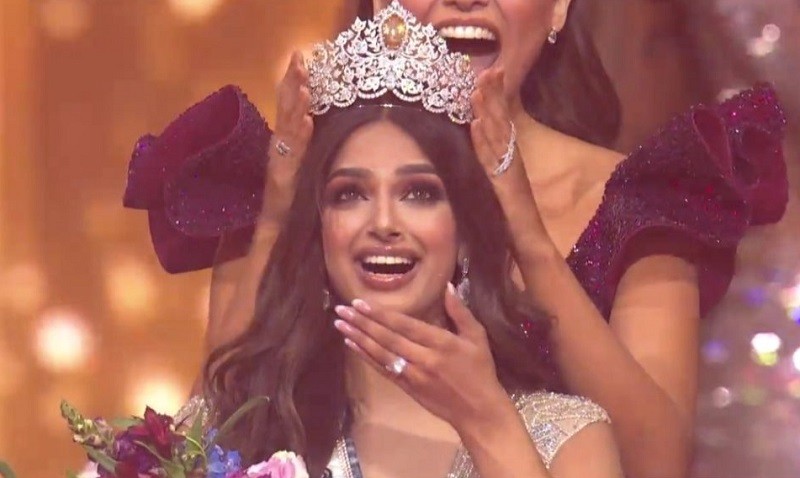 Khoảnh khắc Harnaaz Sandhu đăng quang Hoa hậu Hoàn vũ 2021. Ảnh: Womansera.