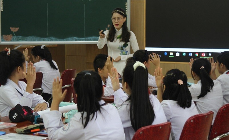 Cô trò Trường Tiểu học Nam Hòa, thị xã Quảng Yên, tỉnh Quảng Ninh trong giờ học.