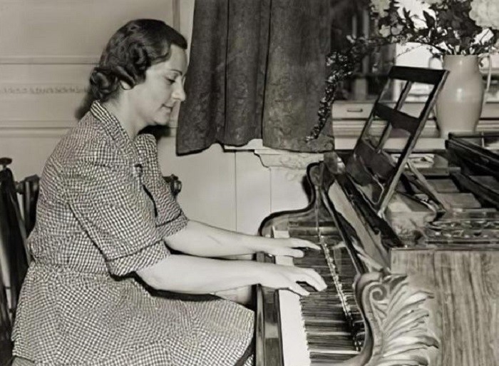 Nữ nghệ sĩ piano Do Thái Natalia Karp.