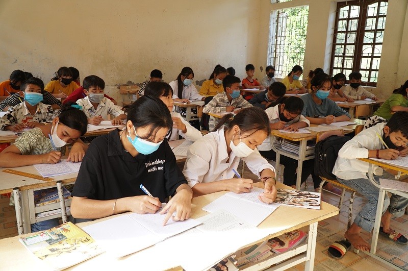 Giờ học của học sinh Trường Phổ thông DTBT THCS Na Loi (huyện Kỳ Sơn, Nghệ An). 