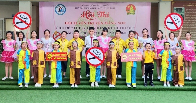 Học sinh Trường Tiểu học Vũ Xuân Thiều tuyên truyền chủ đề “thế giới không khói thuốc” qua các bài hát dân ca do cô Hiệu trưởng Hứa Thu Huyền soạn lời.