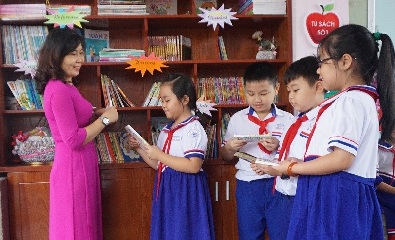 Trường Tiểu học Ngụy Như Kon Tum (thành phố Kon Tum) phát triển phong trào đọc sách báo.