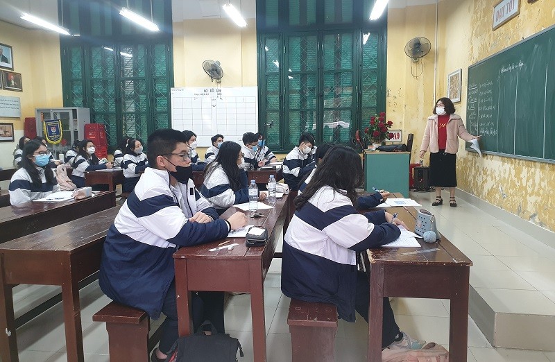 Học sinh lớp 12A9, Trường THPT Ngô Quyền trong giờ học.