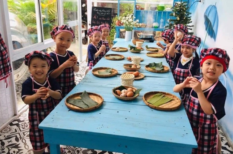 Một giờ hoạt động kỹ năng theo chuyên đề của trẻ lớp bé, Trường Mầm non Bình Minh (quận Hải Châu, TP Đà Nẵng).