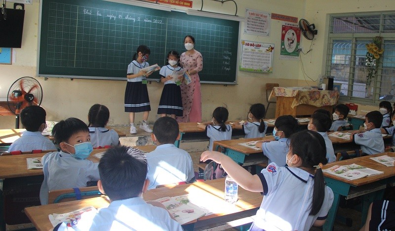 Trong tuần đầu tiên trở lại học trực tiếp giáo viên Trường 
Tiểu học Phú Thọ sẽ khảo sát để nắm rõ năng lực của từng em sau quá trình học trực tuyến.