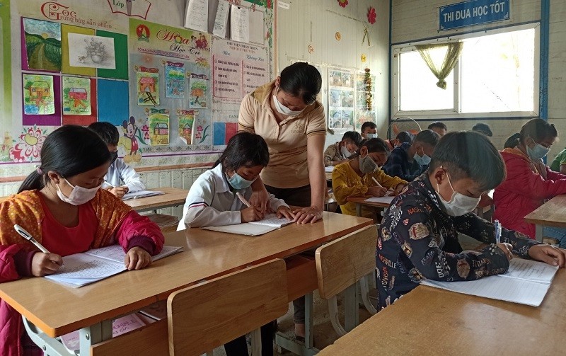 Tiết học Toán của cô trò Trường Phổ thông DTBT Tiểu học Nậm Pì, huyện Nậm Nhùn. 