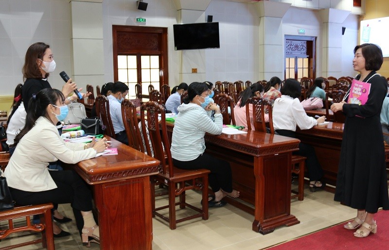 Các trường học ở Tiền Giang đang thực hiện quy trình giới thiệu SGK từ nhà xuất bản.  