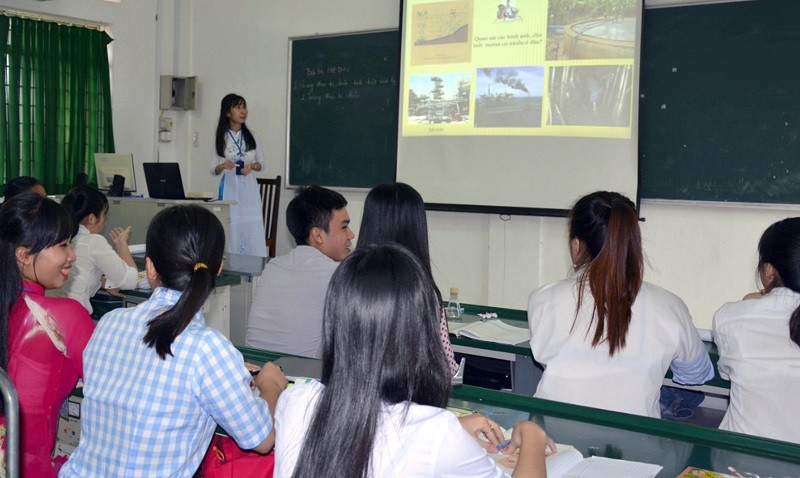 Sinh viên Trường Đại học Đồng Tháp thực hành rèn luyện nghiệp vụ sư phạm.