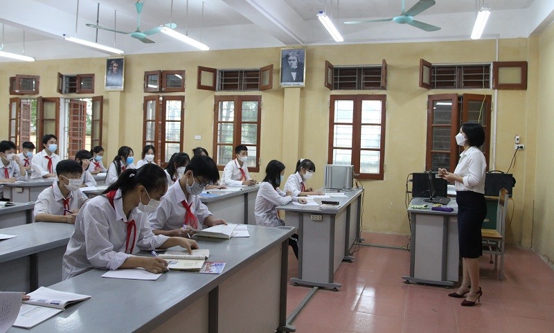 Giáo viên Trường THCS Vân Hòa (huyện Ba Vì) ngoài việc giảng dạy kiến thức còn tổ chức các hoạt động ngoại khóa định hướng nghề nghiệp cho học sinh.