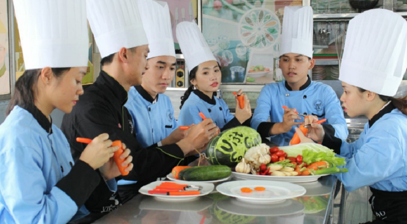 Học sinh tham gia trải nghiệm với ngành nghề mình yêu thích tại Trường THCS thị trấn Cổ Lễ (Trực Ninh, Nam Định). 
