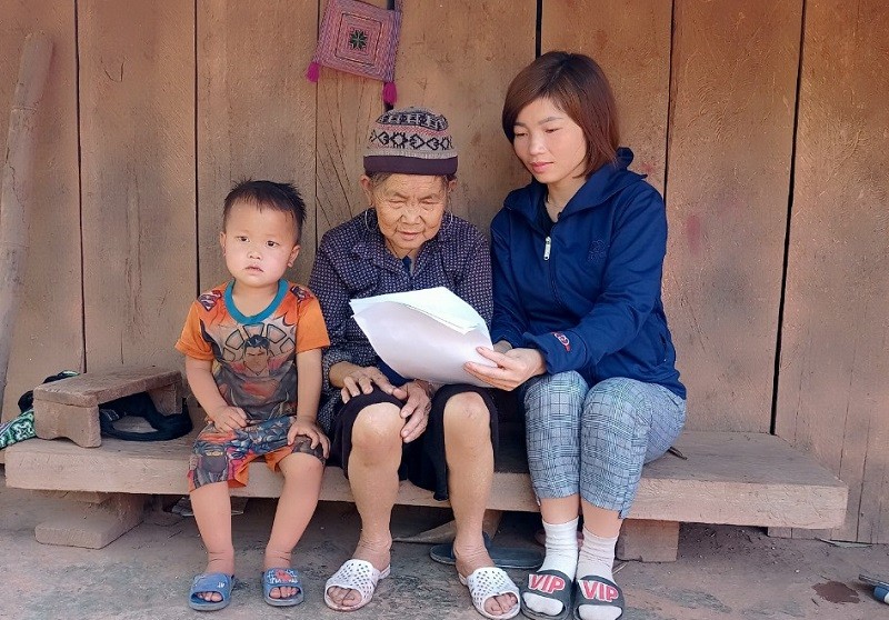 Những lần trường đóng cửa vì dịch, cô Oanh đến từng nhà hướng dẫn phụ huynh chăm sóc, dạy dỗ bọn trẻ.