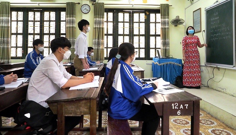 Học sinh lớp 12 Trường THPT Thuận Thành số 1 tích cực ôn tập tại trường.