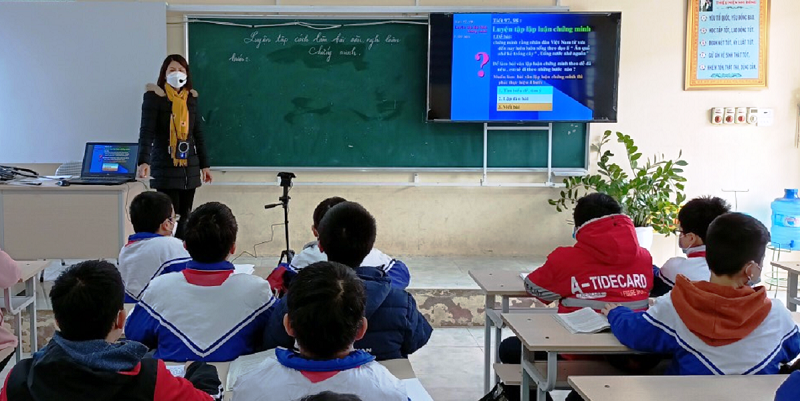 Quang cảnh lớp dạy học trực tiếp kết hợp trực tuyến bằng máy quay tại Trường THCS Nhữ Bá Sỹ (Thanh Hoá). Ảnh: TG