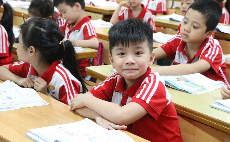 Trẻ lớp 1 ở nội thành Hà Nội đã phải tạm dừng đến trường nhiều tháng liền nên khi được trở lại trường, các em rất háo hức. 