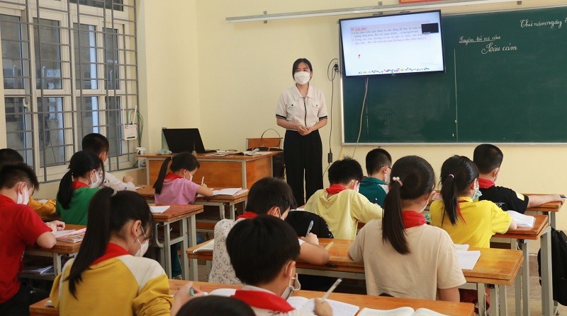 Học sinh khối 4 Trường Tiểu học Trường Thi học tạm tại Trung tâm hướng nghiệp dạy nghề TP Vinh.