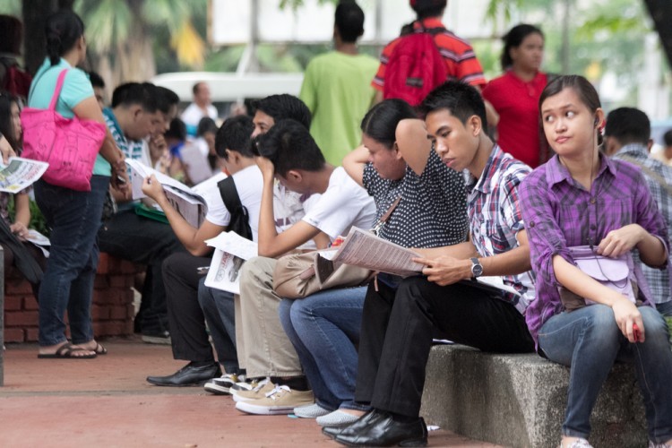 Sinh viên Indonesia khó khăn tìm việc làm sau khi tốt nghiệp.