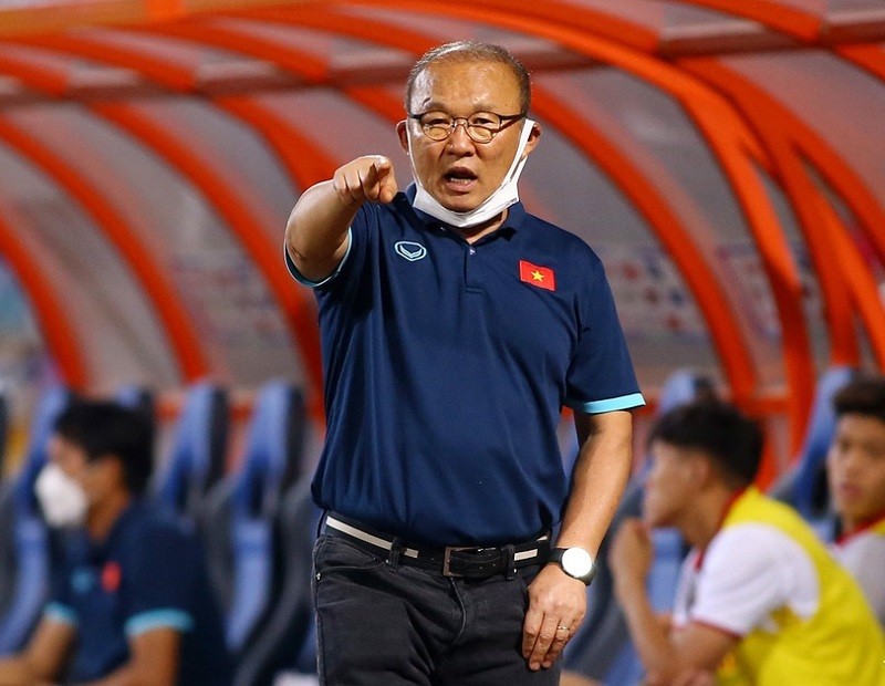 Huấn luyện viên Park Hang Seo chỉ đạo trong trận U23 Việt Nam – U20 Hàn Quốc tại Hàng Đẫy.