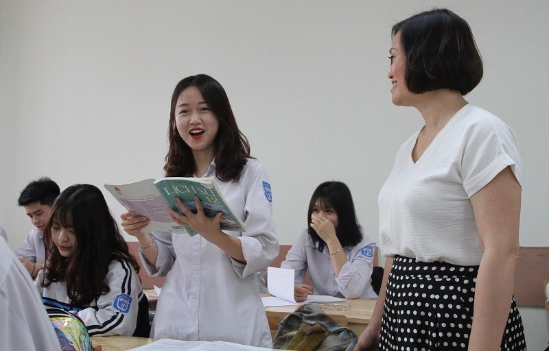 Học sinh Trường THPT Trương Định (quận Hoàng Mai) tăng tốc ôn thi tốt nghiệp THPT.