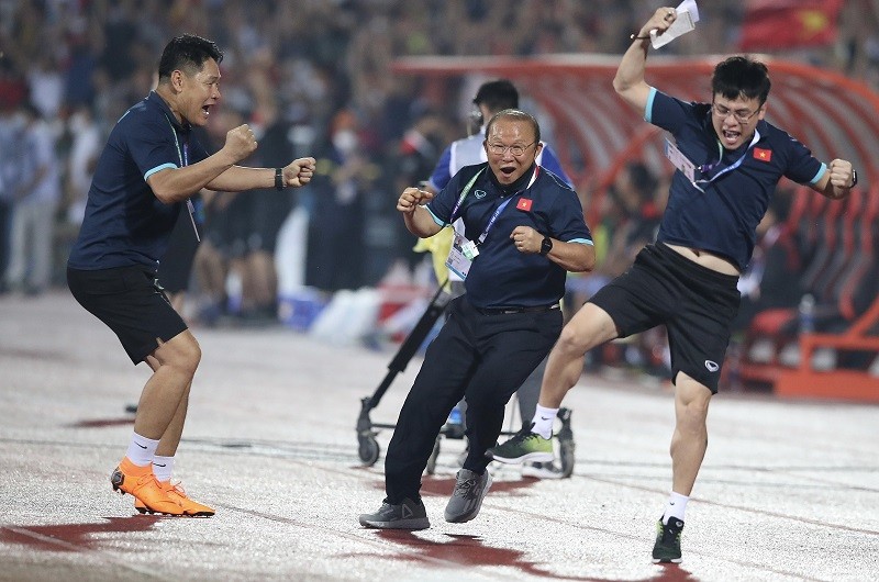 Huấn luyện viên Park Hang Seo ăn mừng chiến thắng trước Indonesia.