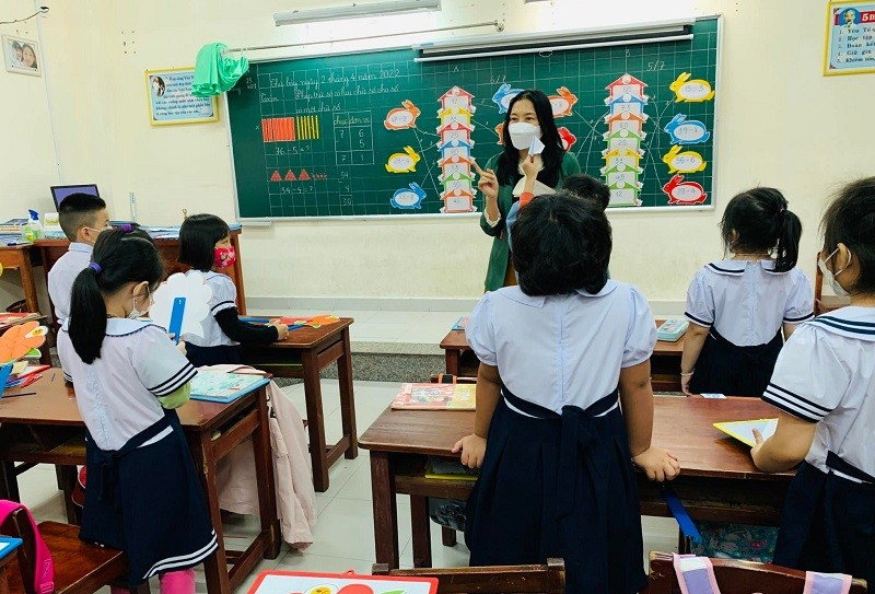 Giờ học Toán thông qua các trò chơi của học sinh lớp 1 Trường Tiểu học Lê Lai.