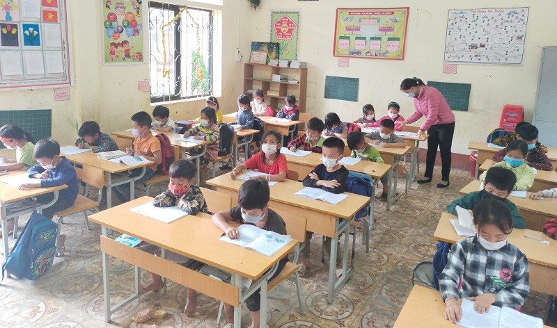Học sinh Trường Tiểu học Lùng Tám (Quản Bạ, Hà Giang) chuẩn bị bước vào kiểm tra đánh giá cuối học kỳ II. Ảnh: NTCC